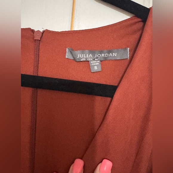 Julia Jordan Flutter Sleeve Twist Front V Neck Sheath Dress in Rust - Picture 5 of 8